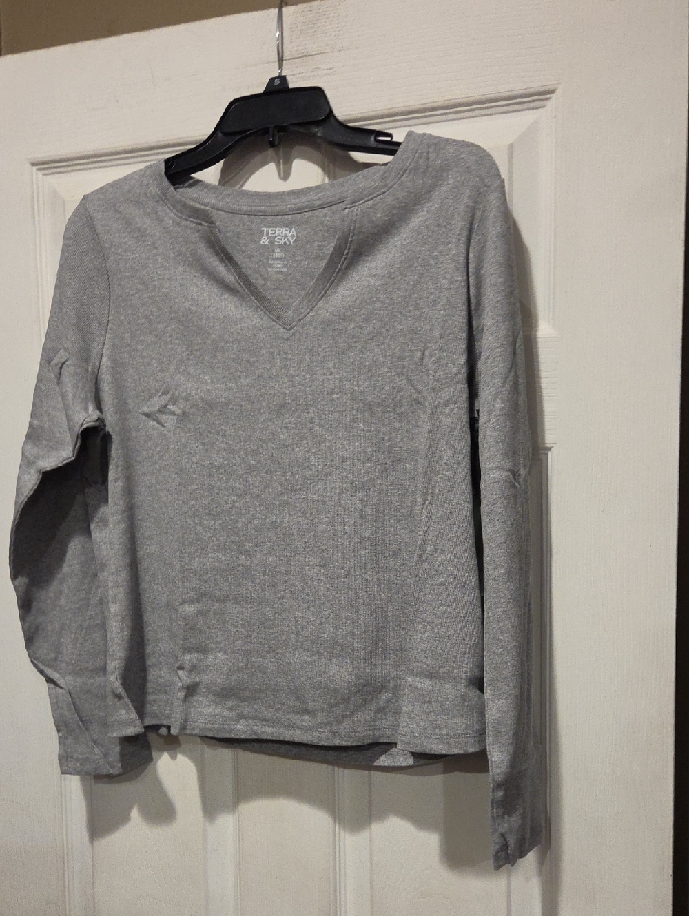 TERRA & SKY NOTCH NECK TOP